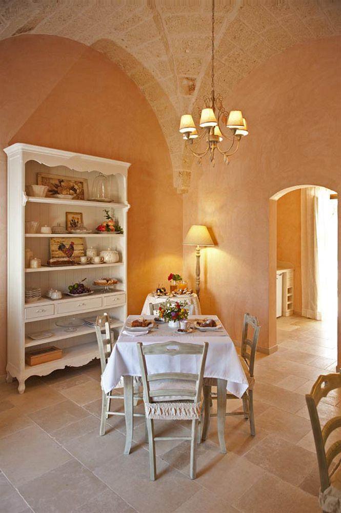 Gasthaus Donna Lucrezia Pezze Di Greco Exterior foto