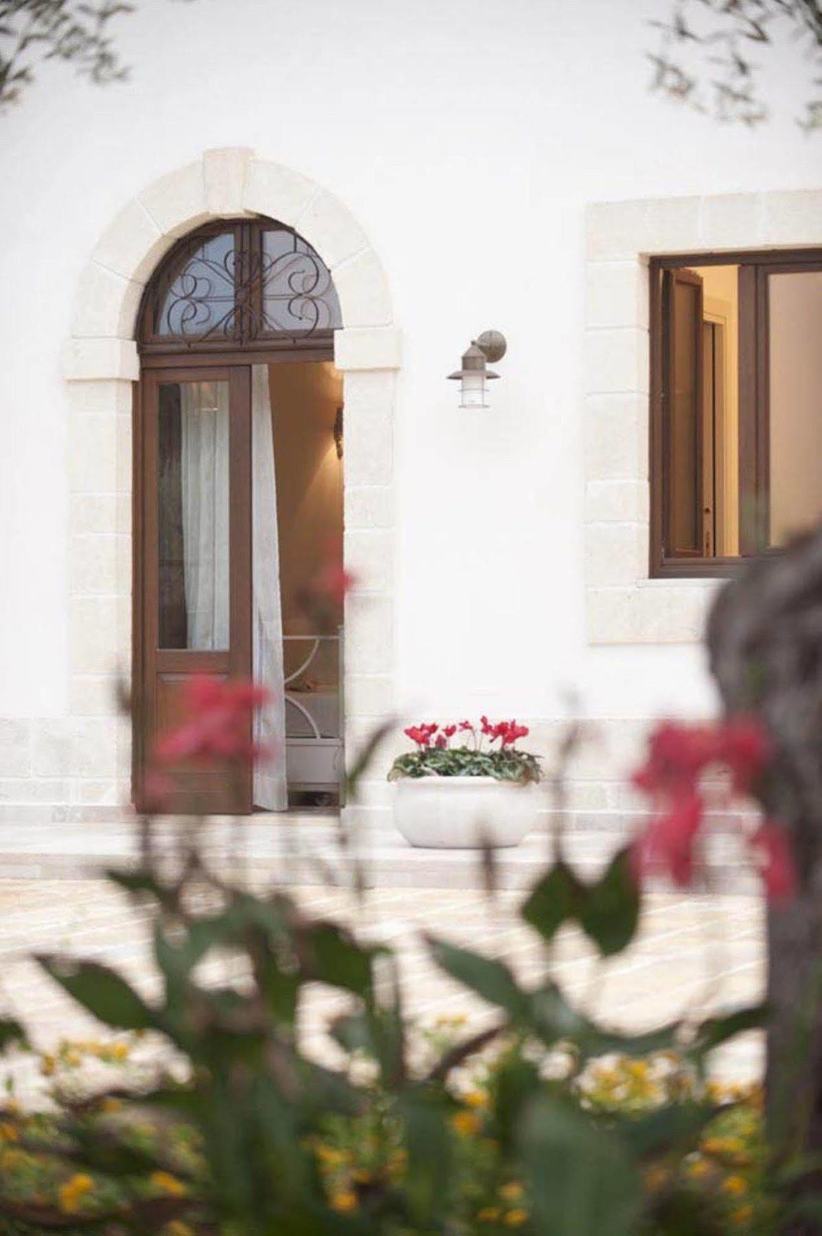 Gasthaus Donna Lucrezia Pezze Di Greco Exterior foto
